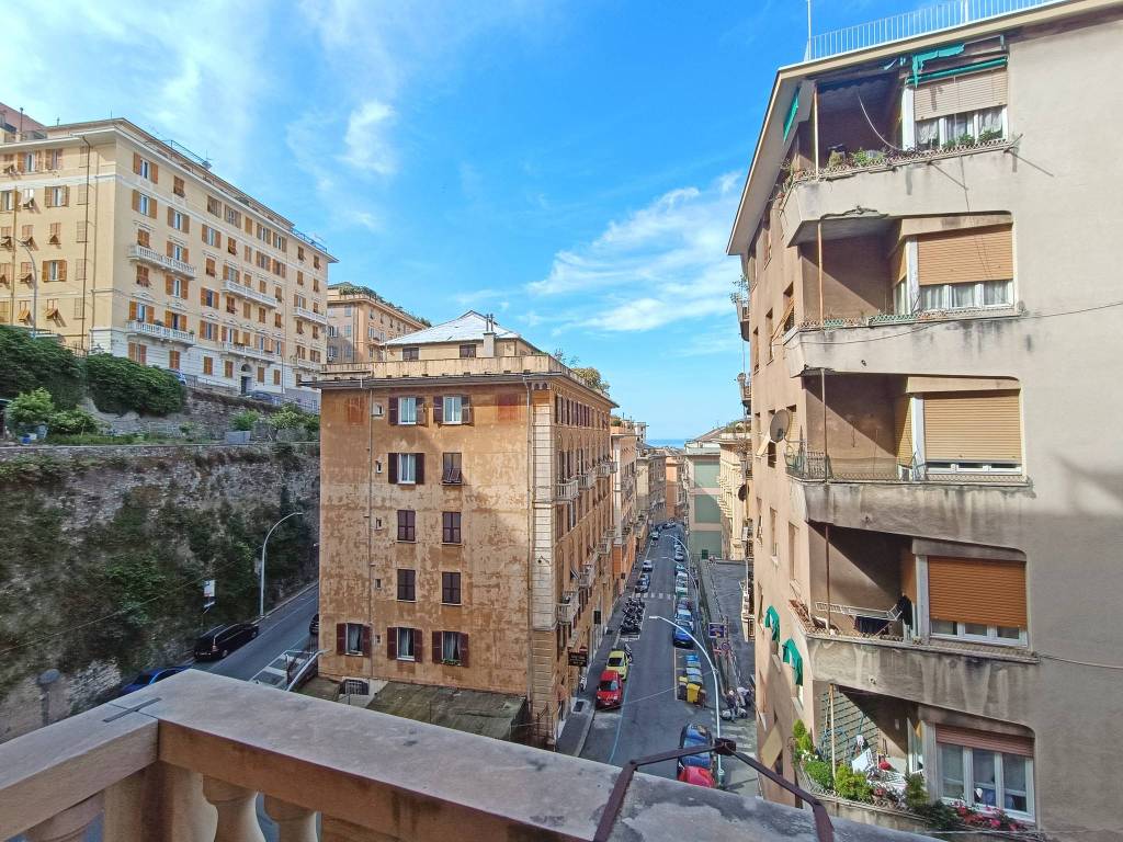 Appartamento a Genova in Via Giuseppe Ferrari, 1 - Foto 2