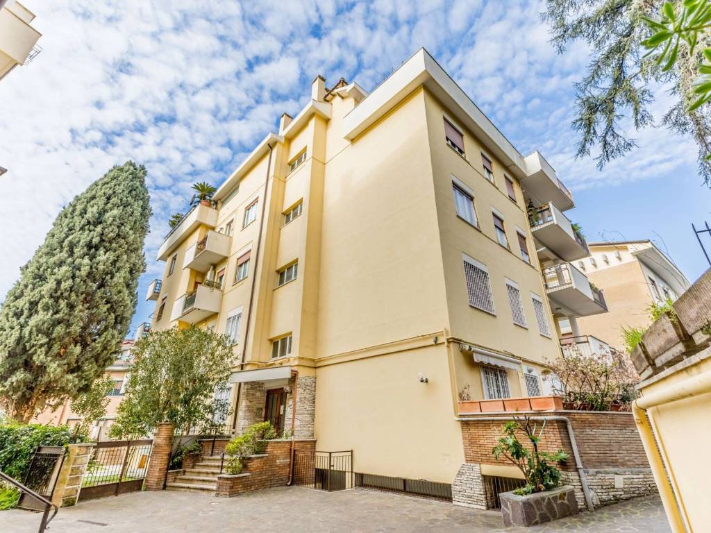 Appartamento a Grottaferrata in Viale San Bartolomeo, 15 - Foto 2