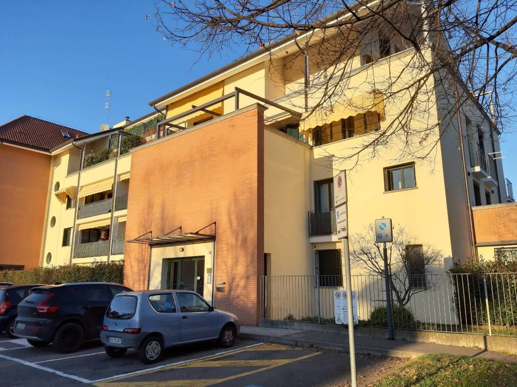 Appartamento a Tradate in Via Zini - Foto 2