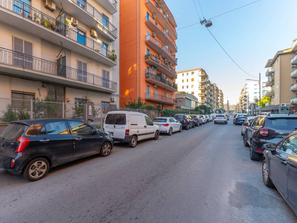 Appartamento a Catania in Via Eleonora d'Angiò, 7 - Foto 2