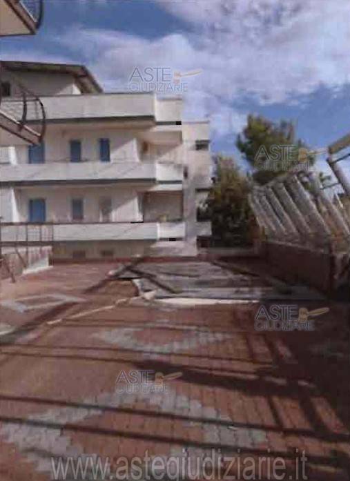 Palazzo / stabile a Ginosa in Viale Ionio, 401 - Foto 2
