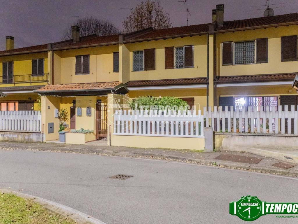Villetta a schiera a Robecco sul naviglio in Via Salvo D'Acquisto - Foto 4