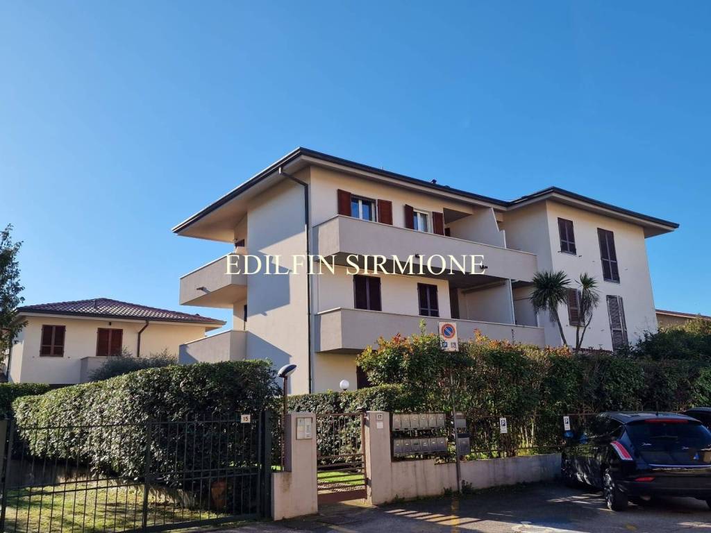 Appartamento a Sirmione in Via Case Nuove, 17 - Foto 3