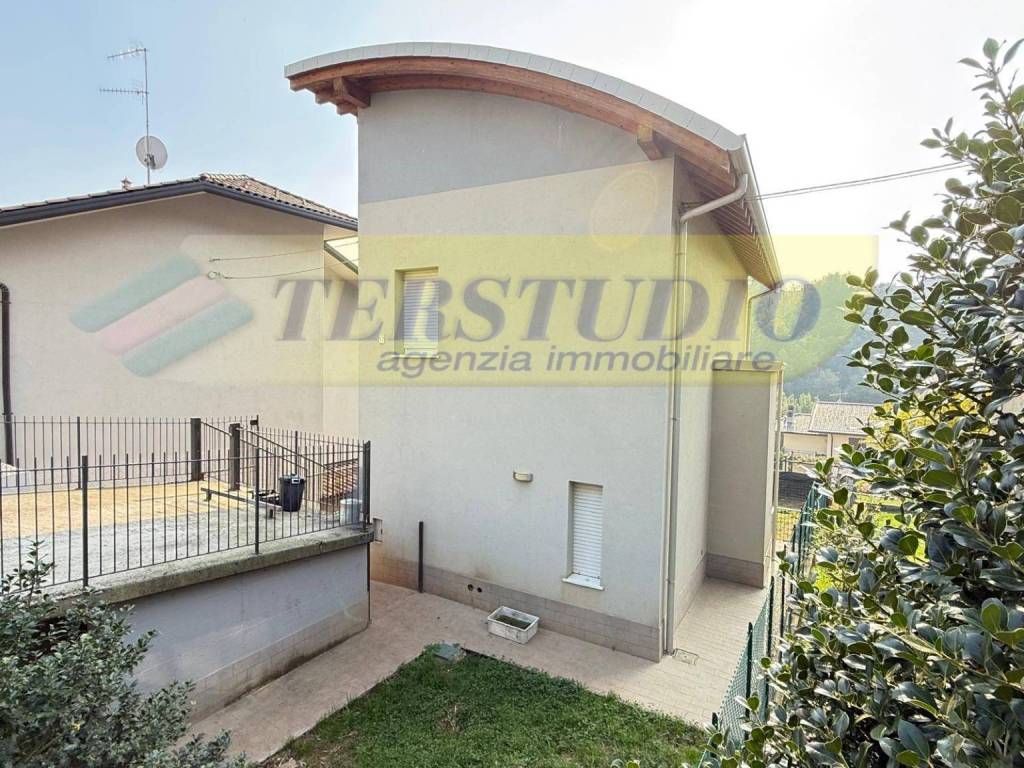 Villa a Almenno san bartolomeo in Via Eugenio Montale - Foto 2