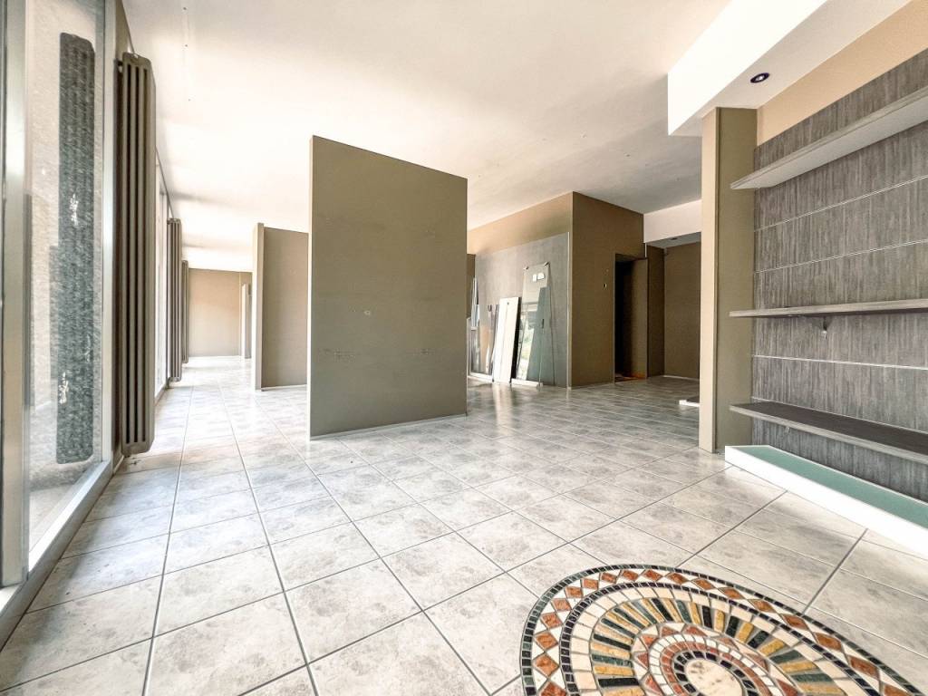 Immobile a Borgosesia in VIALE VARALLO 200 - Foto 2