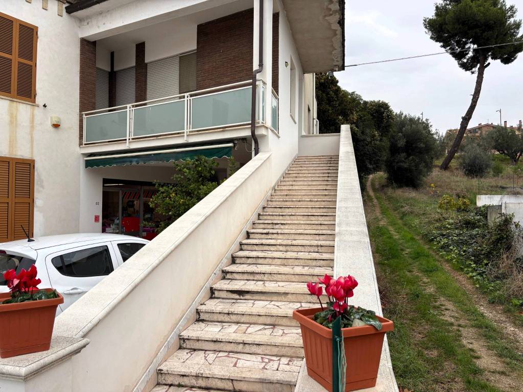 Appartamento a Bellante in Via Nazionale, 52 - Foto 2