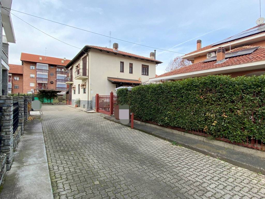 Appartamento a Grugliasco in Via Alessandro La Marmora, 81 - Foto 2