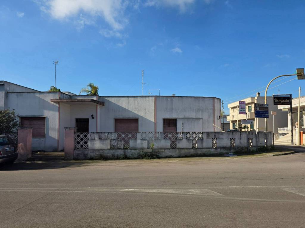 Casa indipendente a Racale in Viale delle Puglie - Foto 4