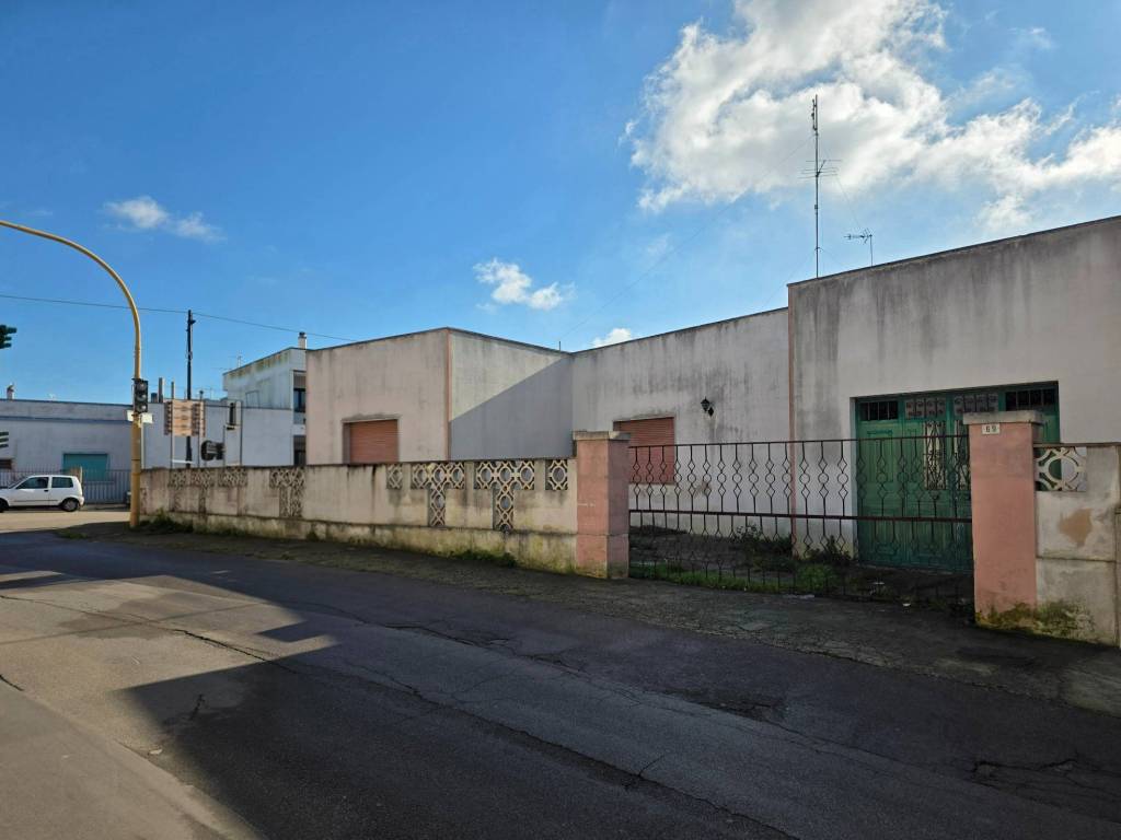 Casa indipendente a Racale in Viale delle Puglie - Foto 5