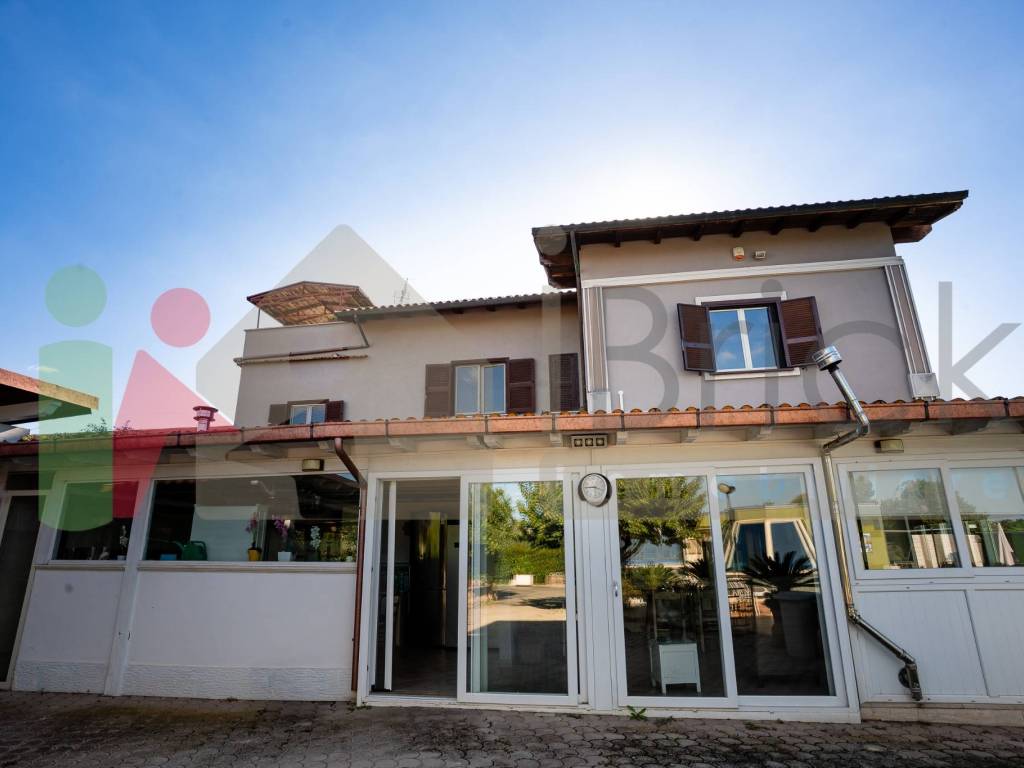 Villa a Aprilia in Via Dora Baltea - Foto 3