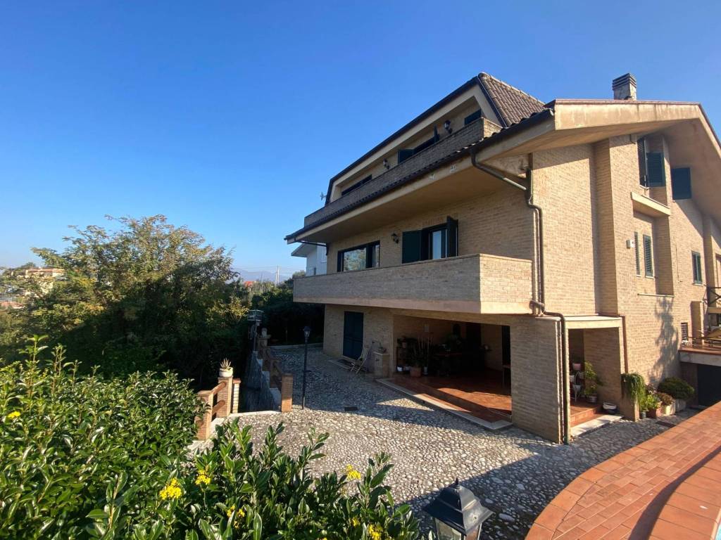 Villa a Minturno in Via Luigi Cadorna, 45 - Foto 2