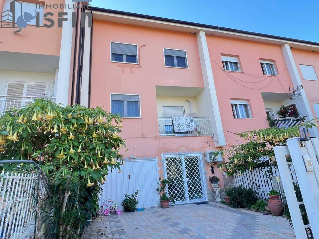 Villetta a schiera a Castrolibero in Via A. Il Molosso, 31 - Foto 2