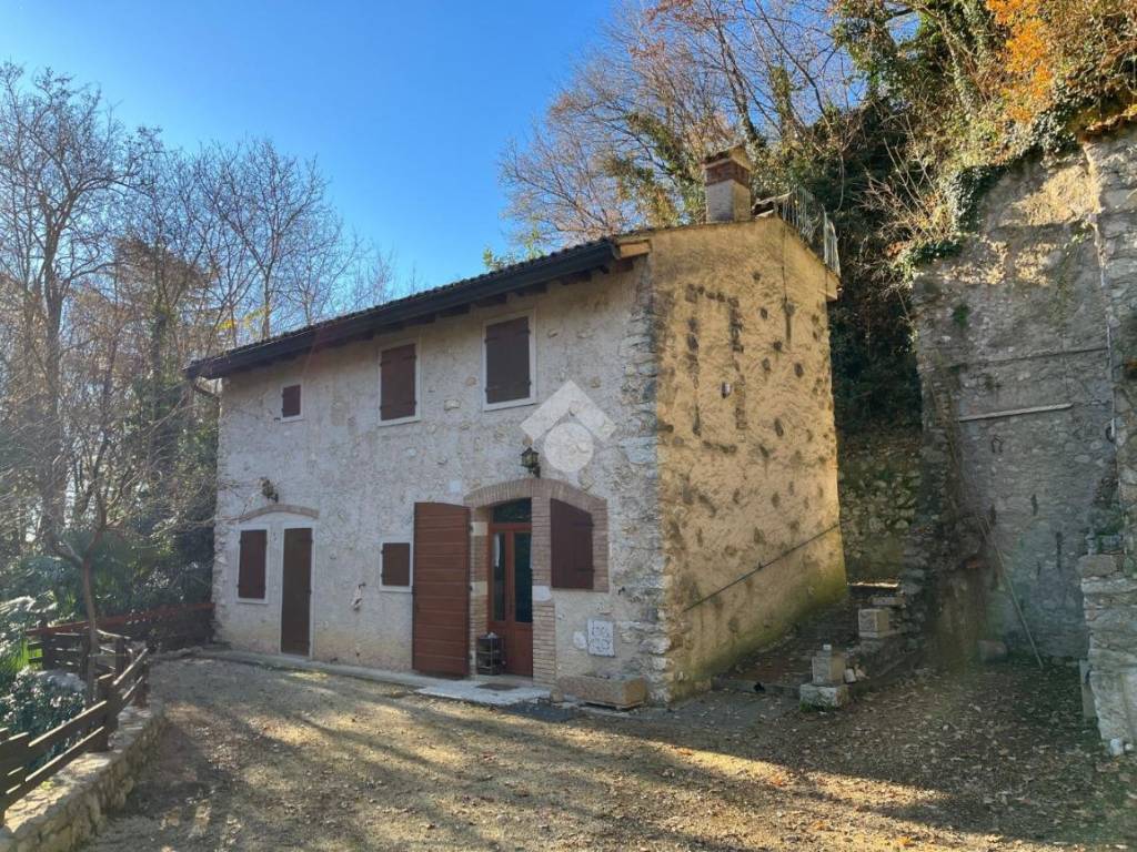 Rustico / casale a Caprino veronese in Località Vilmezzano - Foto 3