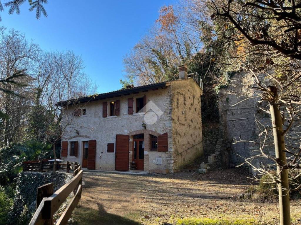 Rustico / casale a Caprino veronese in Località Vilmezzano - Foto 4