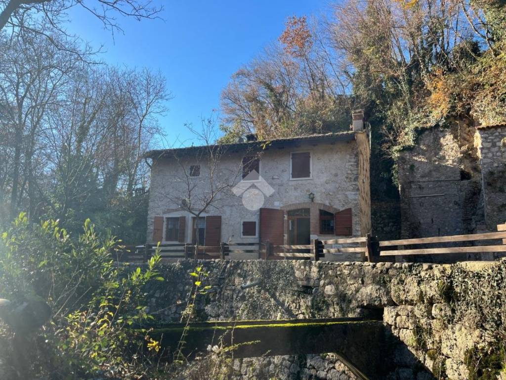 Rustico / casale a Caprino veronese in Località Vilmezzano - Foto 5