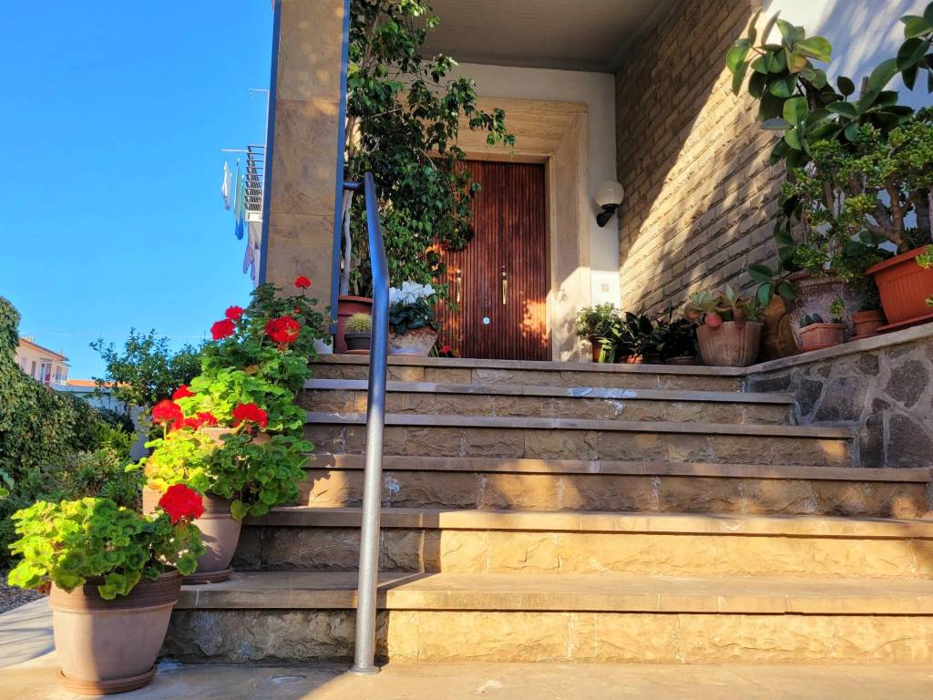 Villa a Livorno in Via Ulvi Liegi, 45 - Foto 2