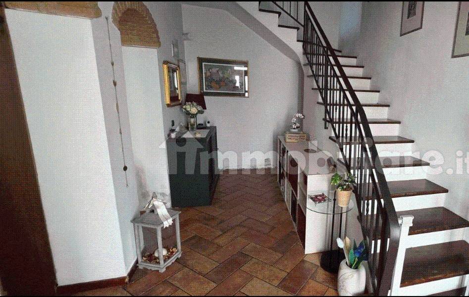 Casa indipendente a Prato in Via per Iolo - Foto 2