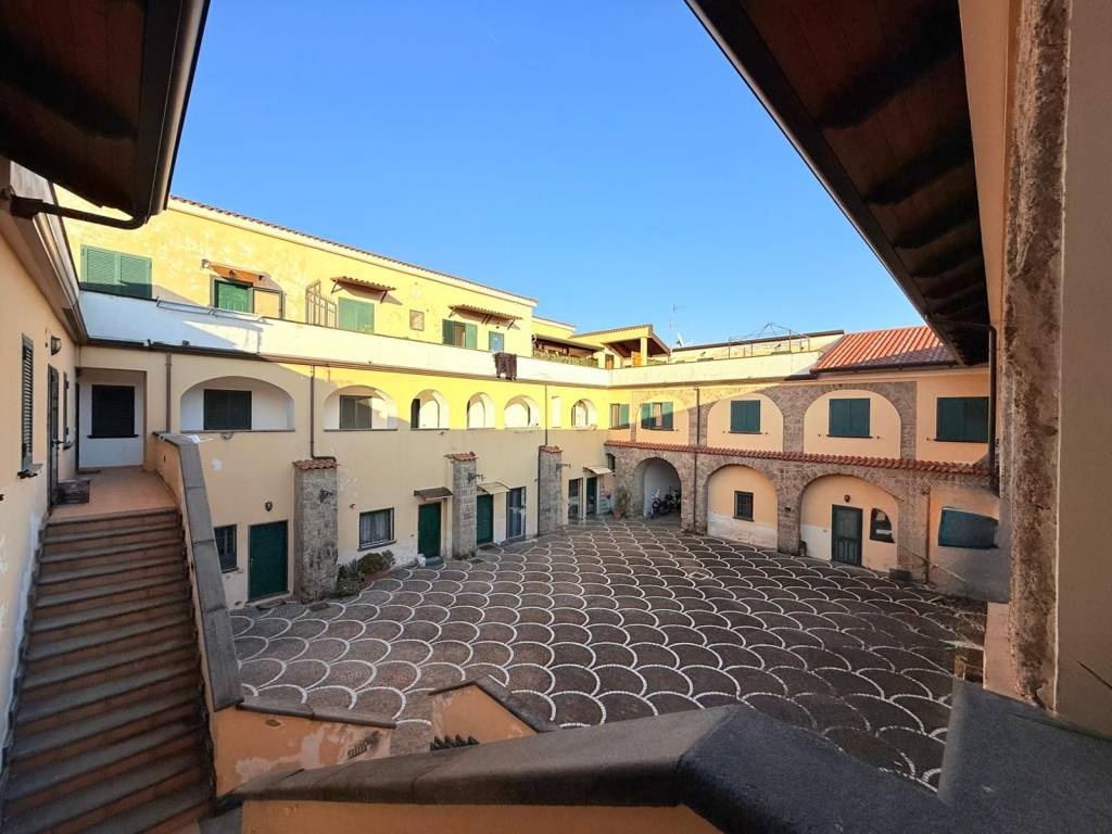 Appartamento a Salerno in Via Firmio Leonzio, 18 - Foto 4