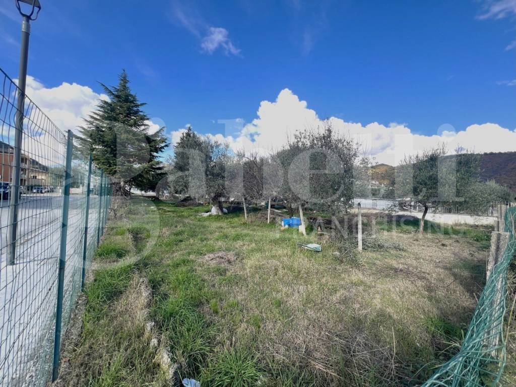 Terreno a Pozzilli in Via del Carabiniere, snc - Foto 2