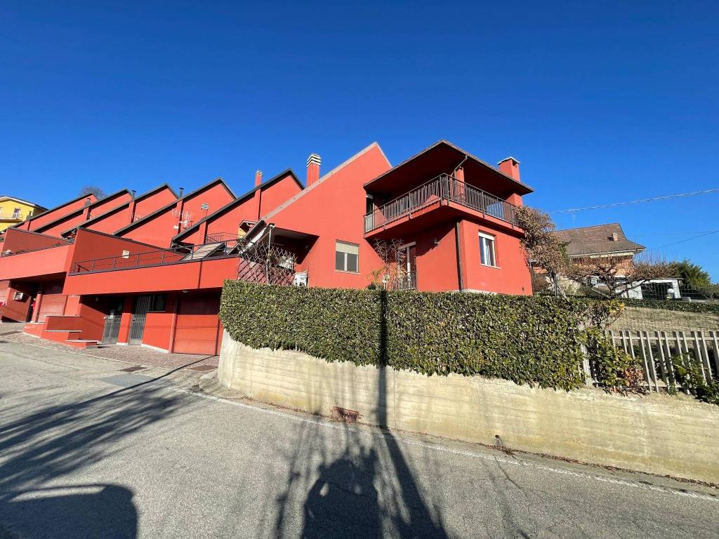Villa a Piobesi d'alba in Via Mezzamontà - Foto 3