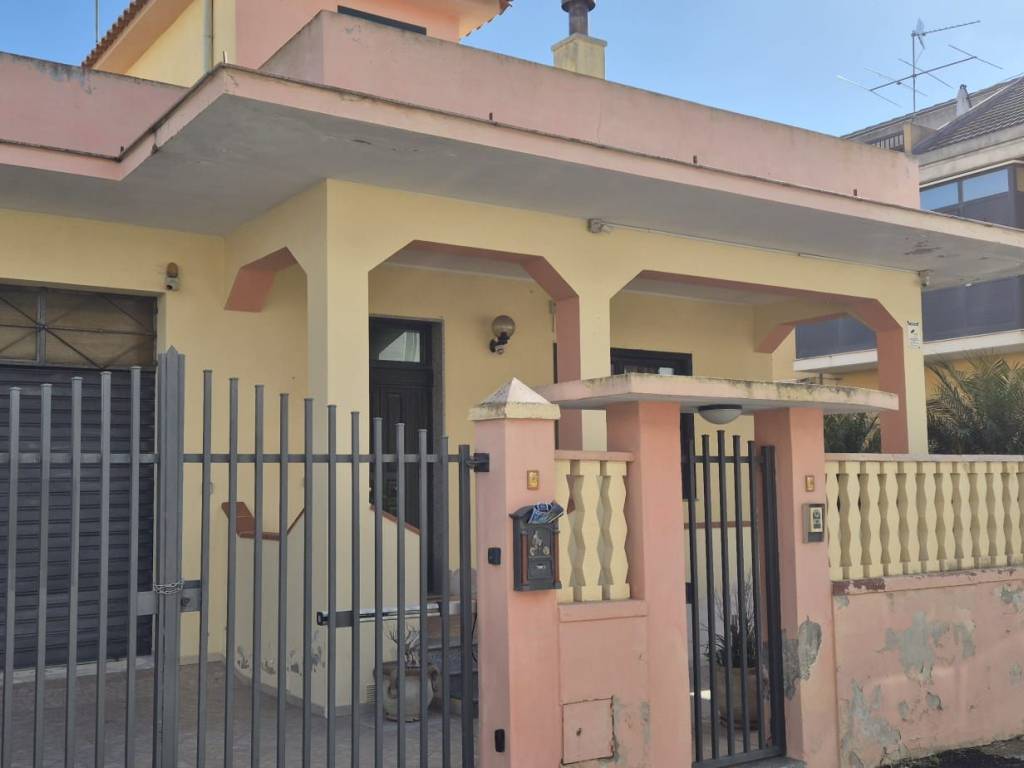 Villa a Avola in Via Giuseppe La Farina - Foto 2