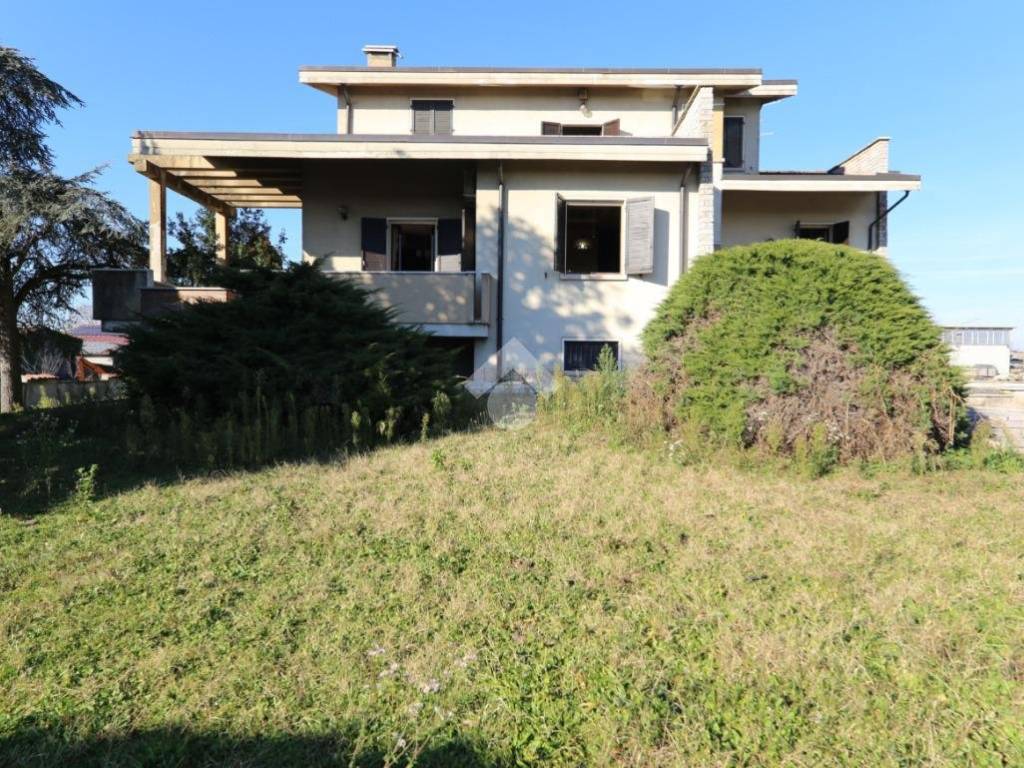 Villa a Roverbella in Via Solferino e San Martino, 33 - Foto 2