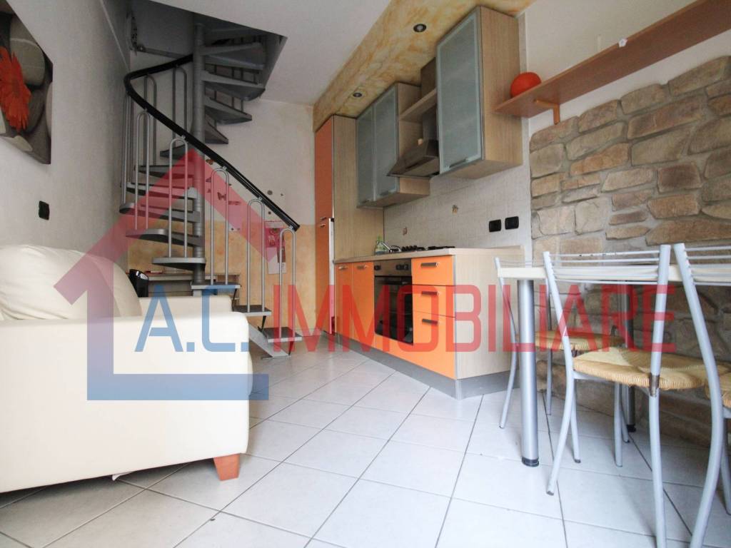 Appartamento a Vergiate in Via Felice Cavallotti, 6 - Foto 2
