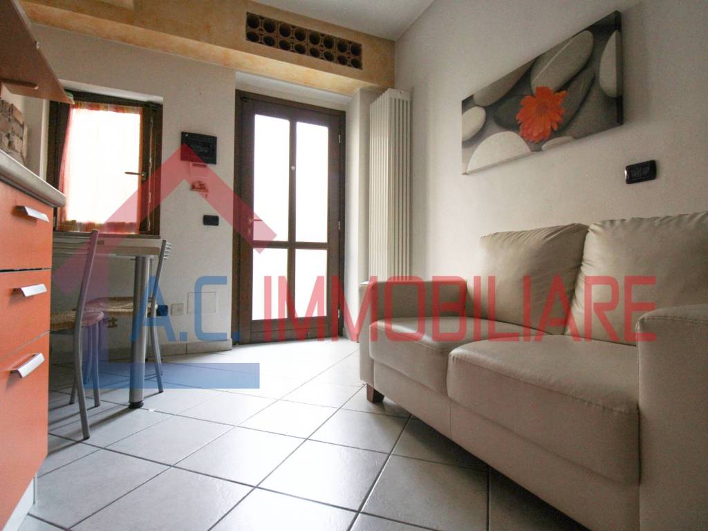 Appartamento a Vergiate in Via Felice Cavallotti, 6 - Foto 3