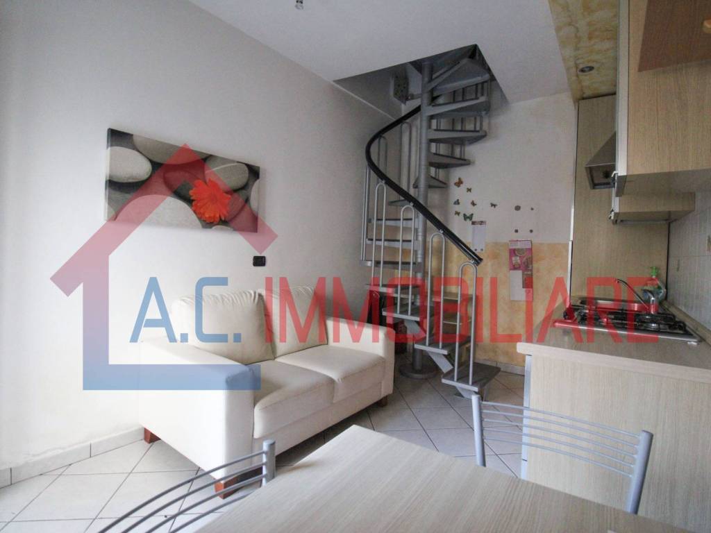 Appartamento a Vergiate in Via Felice Cavallotti, 6 - Foto 4