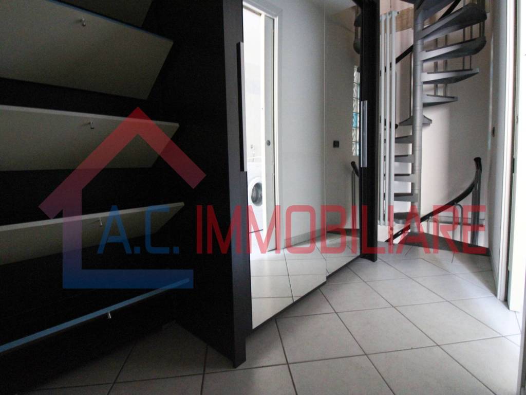 Appartamento a Vergiate in Via Felice Cavallotti, 6 - Foto 5