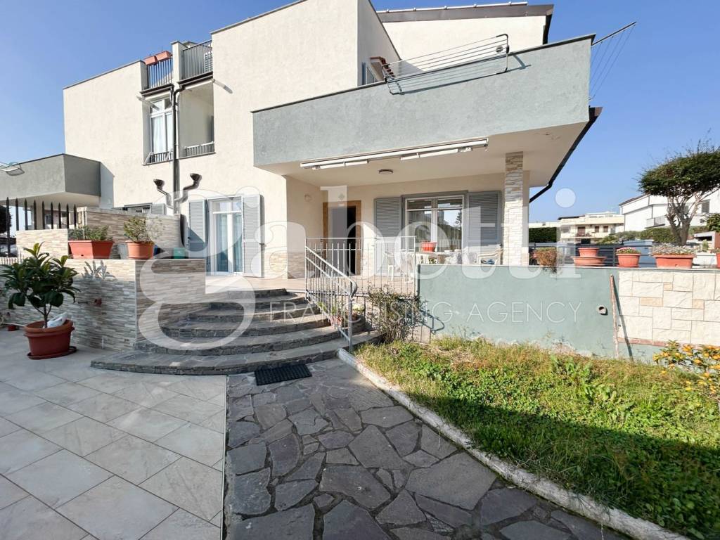 Villa a Giugliano in campania in VIA STAFFETTA , 181 - Foto 3