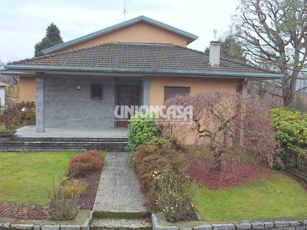 Villa a Bizzarone in Via Luigi Valli, 9 - Foto 2