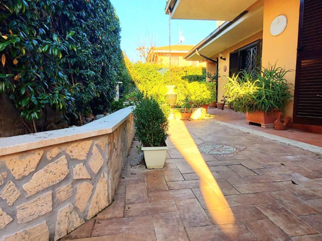 Villa a Guidonia montecelio in Via dell'Idra - Foto 4