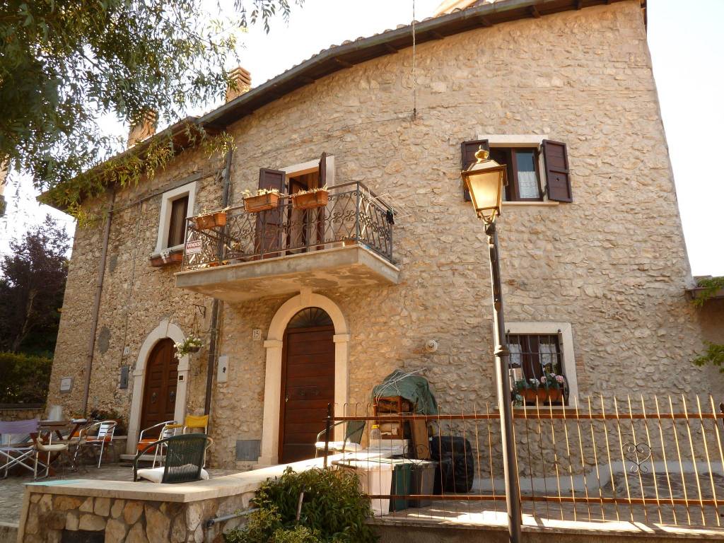 Appartamento a Pereto in Piazza Maccafani, 9 - Foto 2