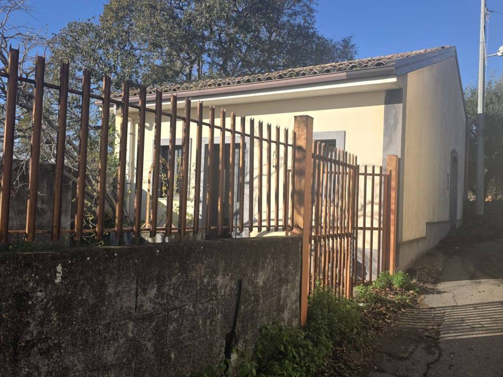 Casa indipendente a Santa venerina in Via Carroti - Foto 3