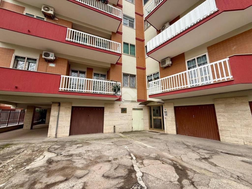 Appartamento a Foggia in VIA LUIGI ROVELLI, 17 - Foto 2