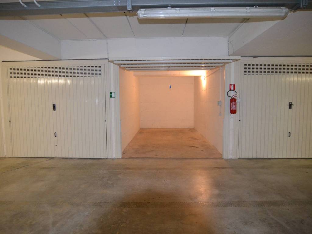 Box / garage a Loano in Via Ugo Foscolo - Foto 4