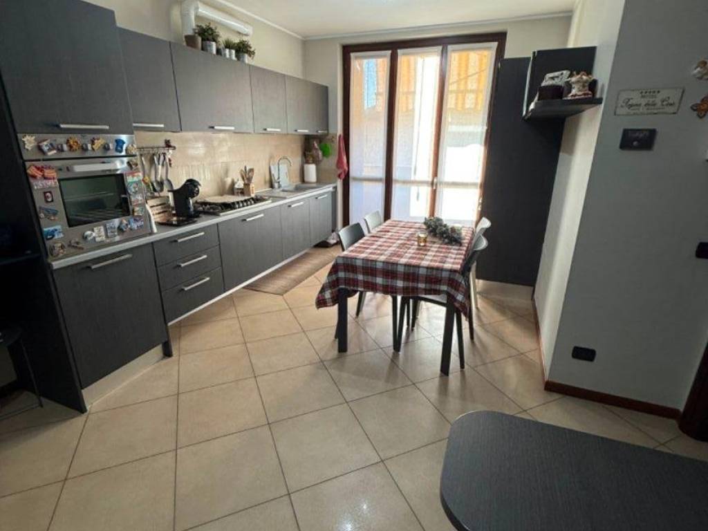 Appartamento a Castano primo in Via Piero Maroncelli - Foto 2