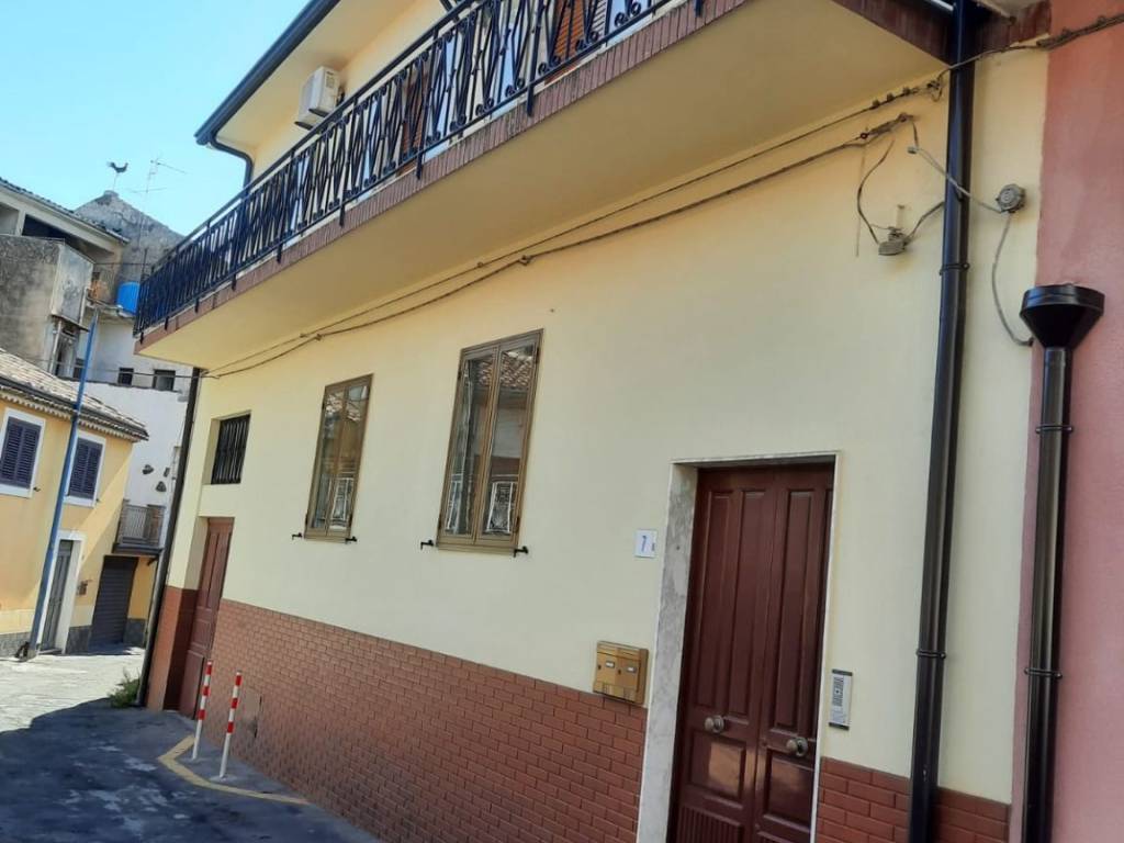 Appartamento a Pedara in Via Rapisarda, 7 - Foto 2