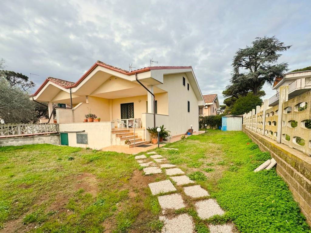 Villa a Ardea in Via della Caffarella - Foto 2