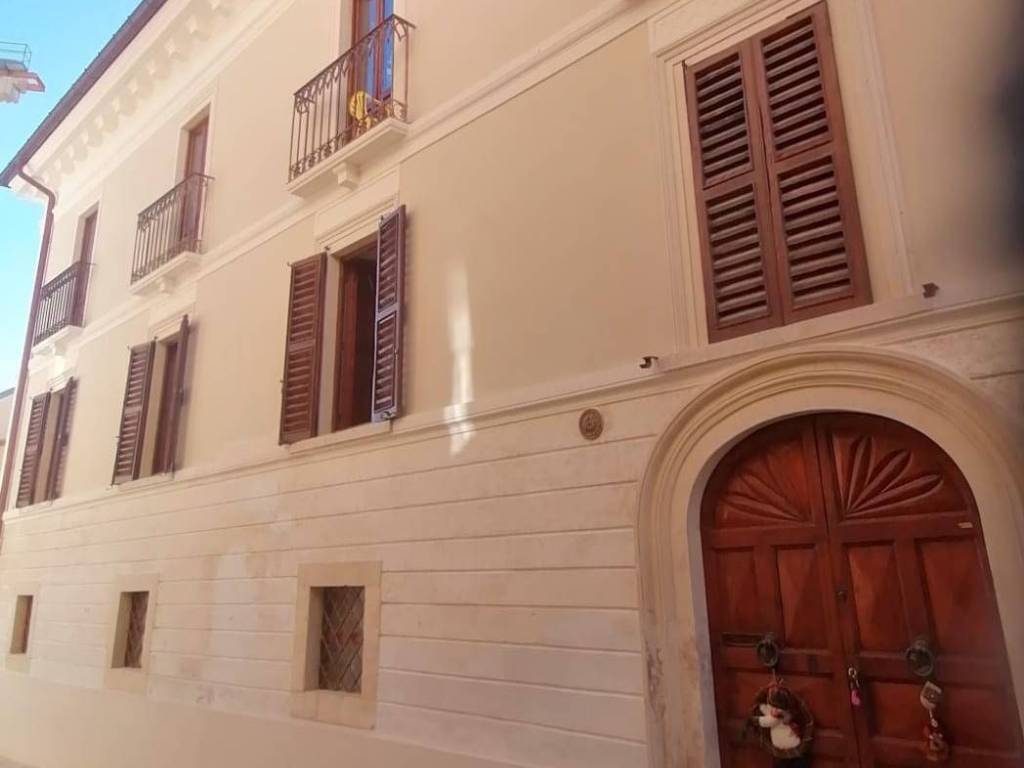 Casa indipendente a Caporciano in Corso Vittorio Emanuele - Foto 2