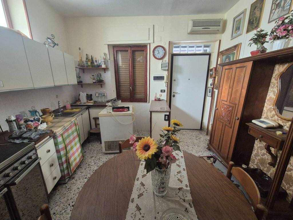 Appartamento a Catanzaro in Via Vincenzo Vivaldi, 13 - Foto 2