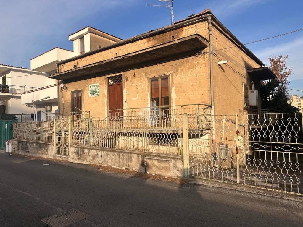 Casa indipendente a Angri in Via papa giovanni XXIII, 72 - Foto 2