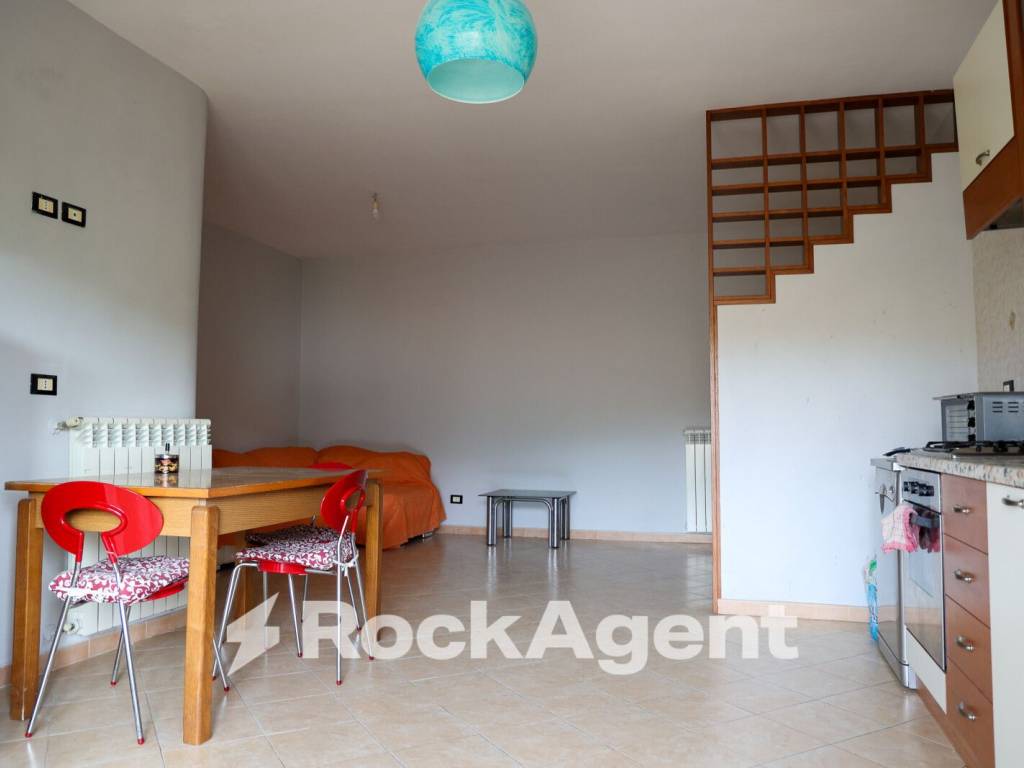 Appartamento a San floro in Via Martiri di Nassirya - Foto 2