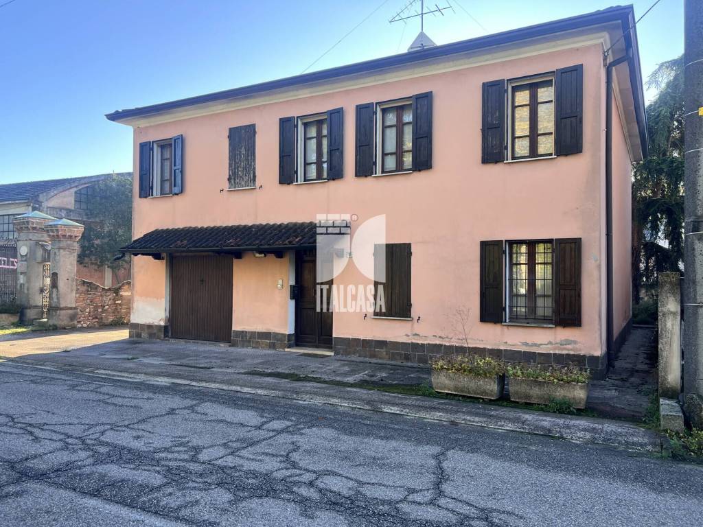 Villa a Curtatone in Strada Salmaso Sante - Foto 2