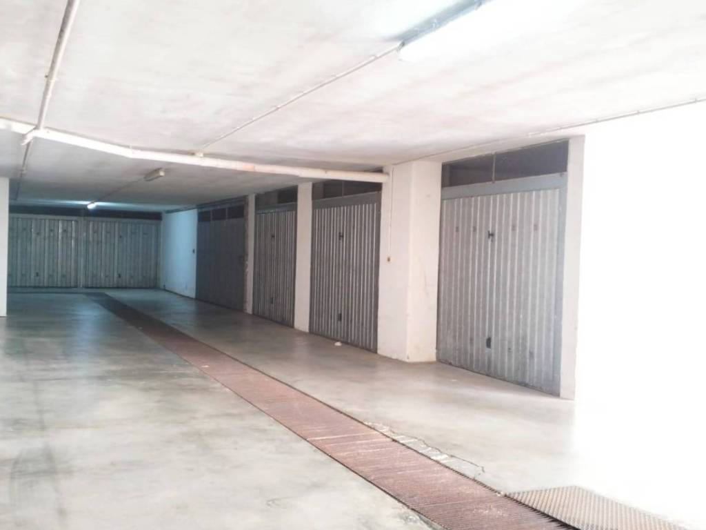 Box / garage a Gallipoli in via goldoni, 24 - Foto 2