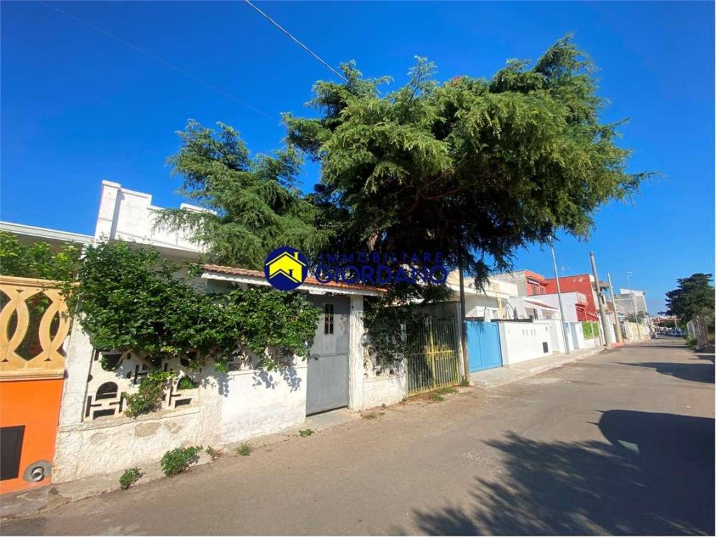 Casa indipendente a Squinzano in via della Triglia, 7 - Foto 3