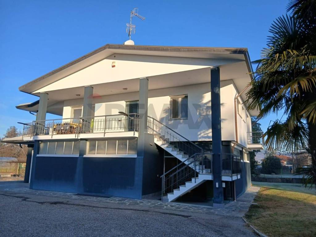 Villa a Sesto calende in Via Motte - Foto 2