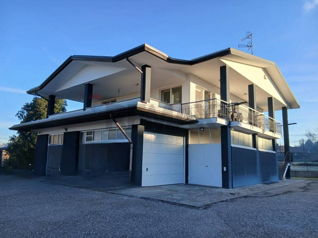 Villa a Sesto calende in Via Motte - Foto 3