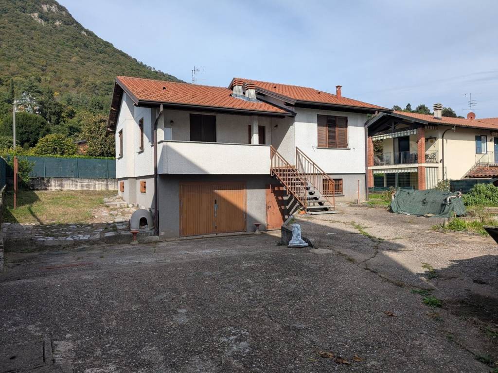 Villa a Bisuschio in Via Giuseppe Mazzini, 18 - Foto 3